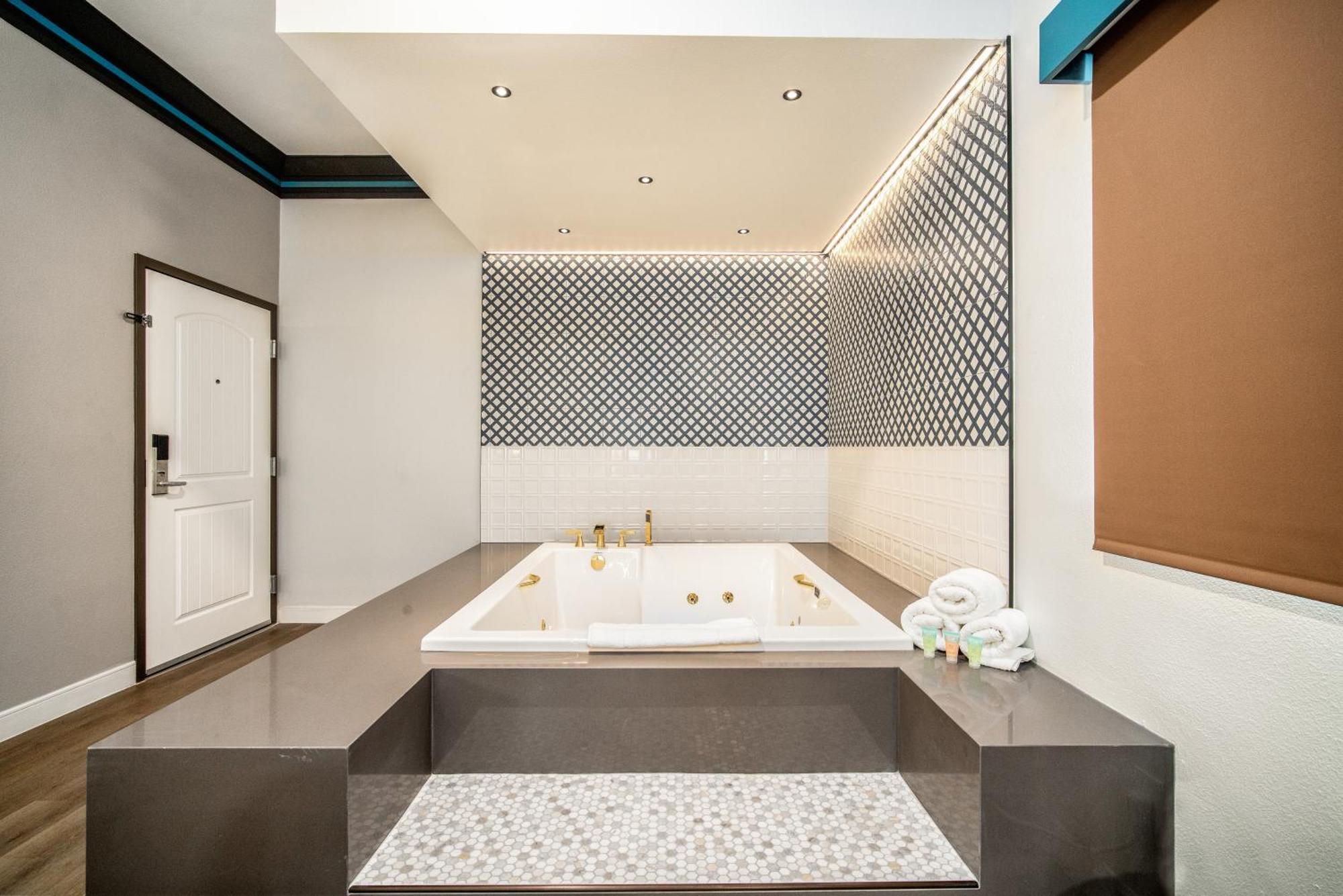Aspire Inn Studios & Spas Bellflower Ngoại thất bức ảnh